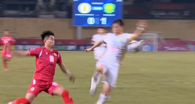 亚冠巨大争议！国安遭遇误判，江