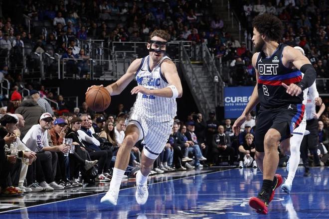 贝恩37+8魔术险胜活塞晋级NBA杯八强