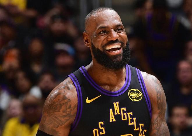 又伤了?美记:詹姆斯因脚部伤情,将缺席湖