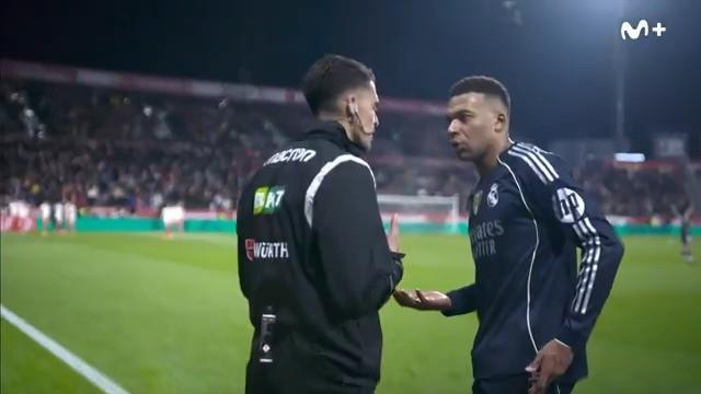 姆巴佩与维尼修斯场上紧张互动 成皇马对赫罗纳焦点