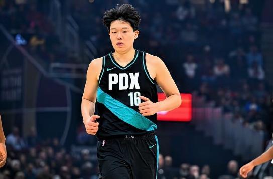 开拓者召回杨瀚森 内线短缺下的权宜之计