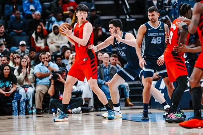 杨瀚森首次首发亮眼，开拓者培养潜力股前景可期