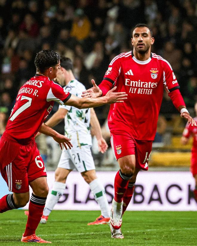 帕夫利季斯帽子戏法横扫客场，穆