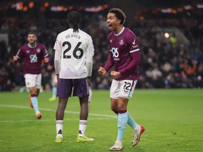 曼联瞄准莱比锡新星比夏布 冬窗