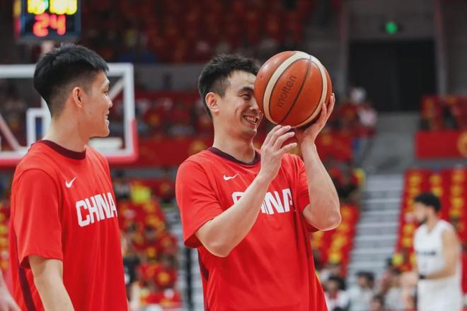 中国男篮,一直被质疑,永远被期待 中国男篮,一直被质疑,永远被期待